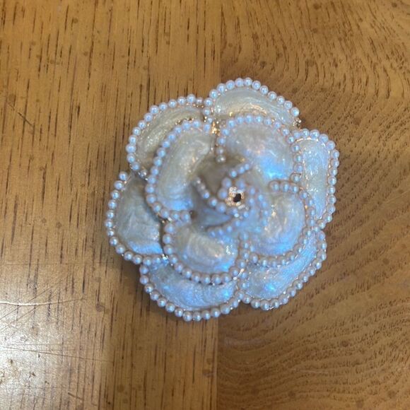 PEARL FROSTED Brooch!  - Picture 16 of 16